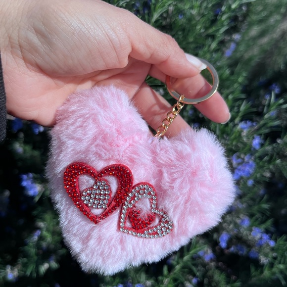 Fury heart shaped keychain - Picture 2 of 4